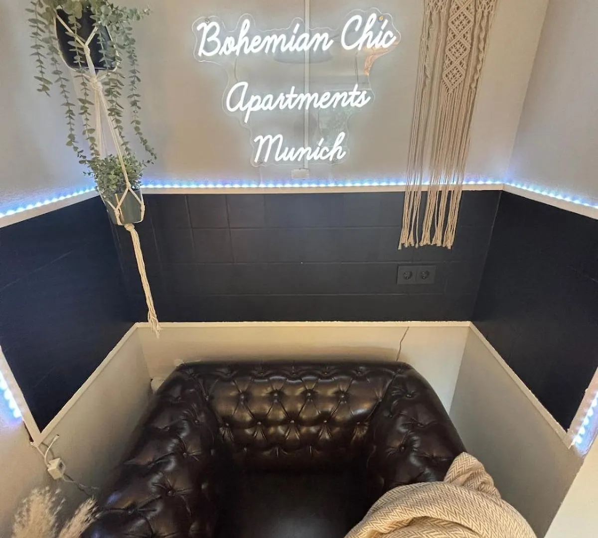 Bohemian Chic Selfie Suite - Munich Central Station Apartment