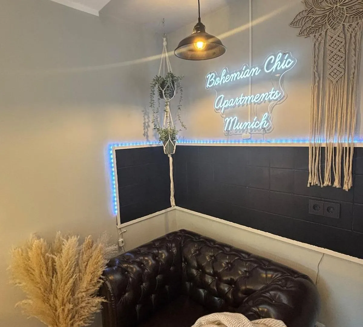 Bohemian Chic Selfie Suite - Munich Central Station Apartment