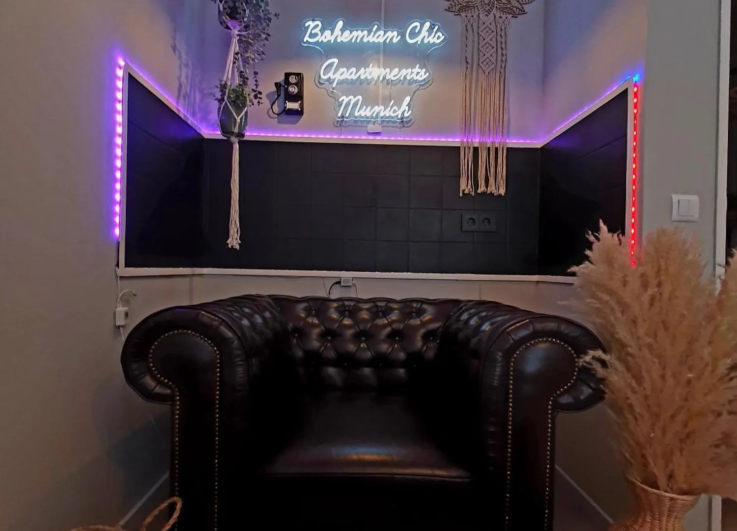 Bohemian Chic Selfie Suite - Munich Central Station Germany