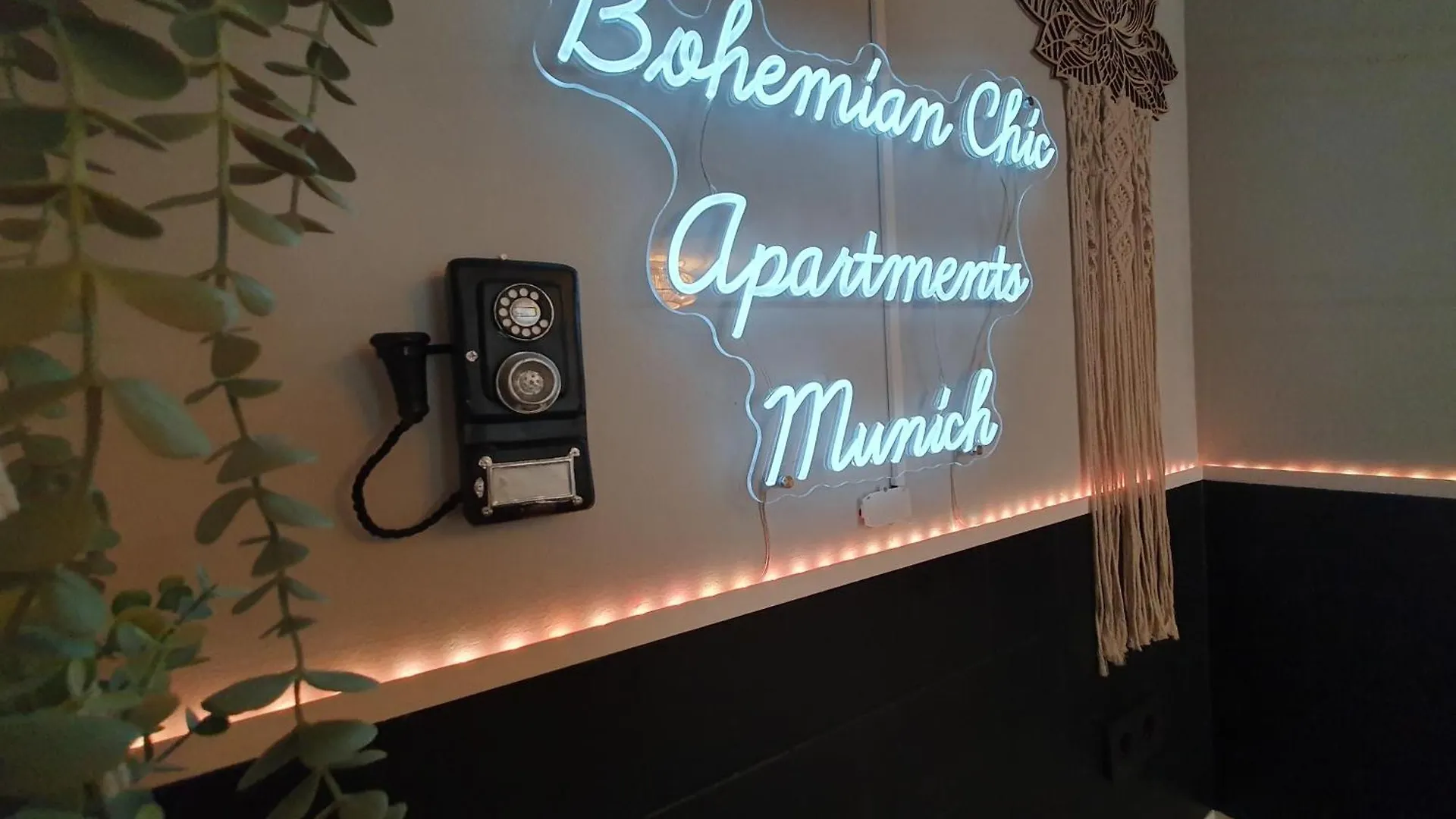 Bohemian Chic Selfie Suite - Munich Central Station Germany