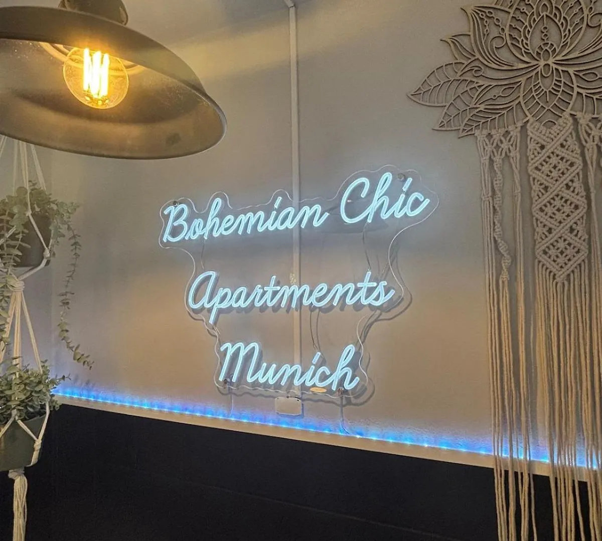 Bohemian Chic Selfie Suite - Munich Central Station 0*,