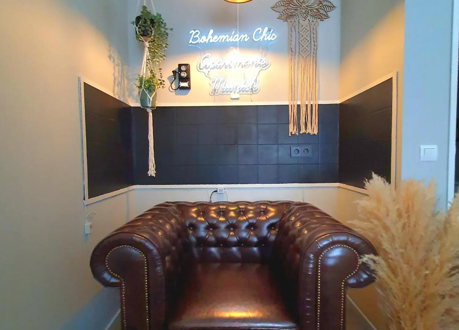 Bohemian Chic Selfie Suite - Munich Central Station Apartment